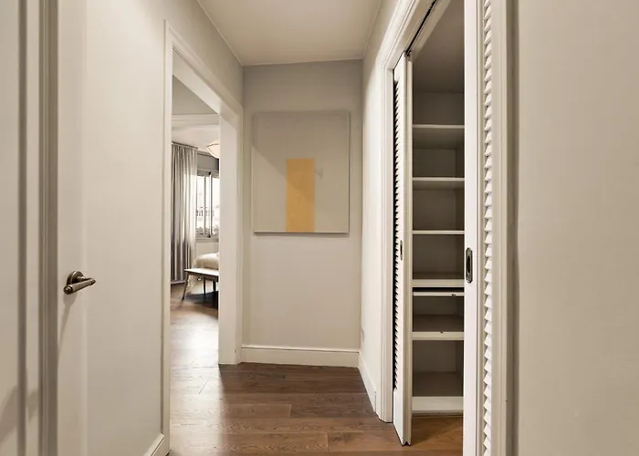 Enjoy Augustina's Grand Family Apartment Barcelona