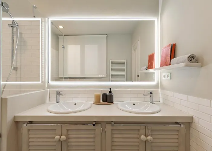 Enjoy Augustina's Grand Family Apartment *