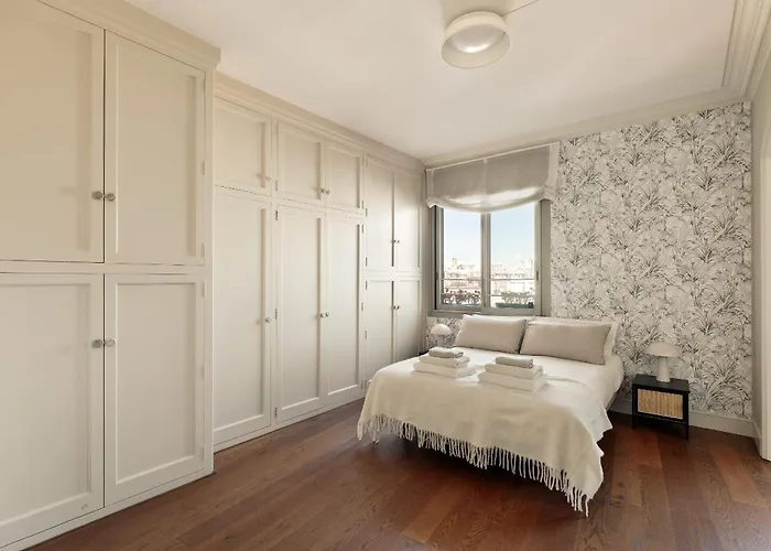 Enjoy Augustina's Grand Family Apartment Barcelona
