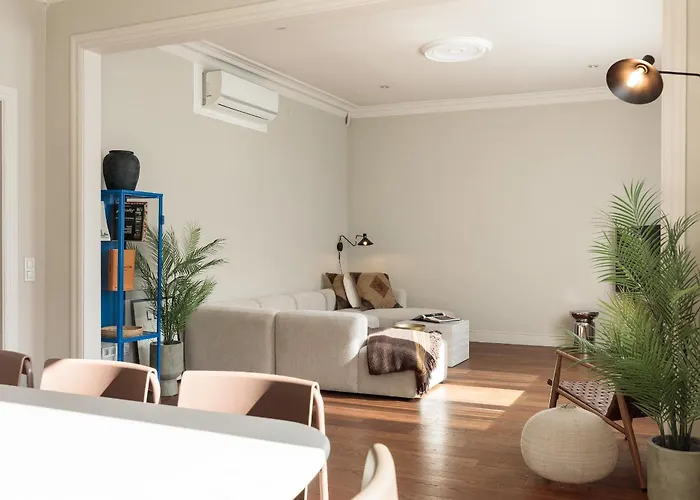 Enjoy Augustina's Grand Family Apartment Barcelona