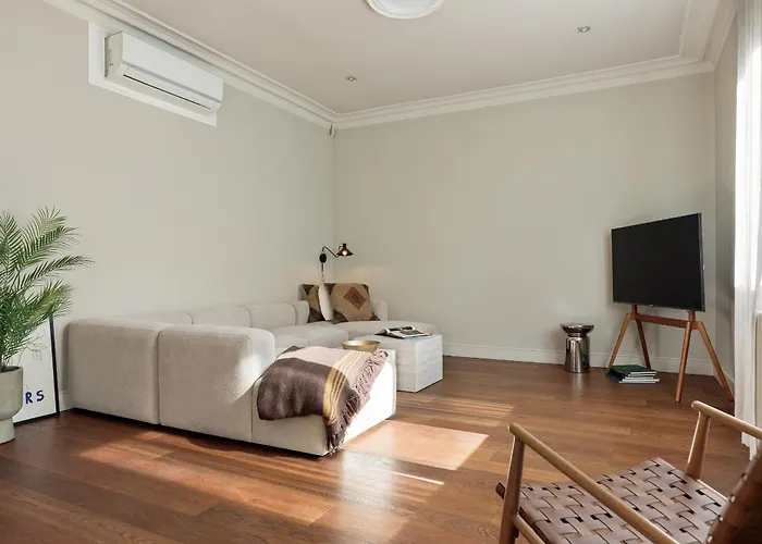 Enjoy Augustina's Grand Family Apartment *